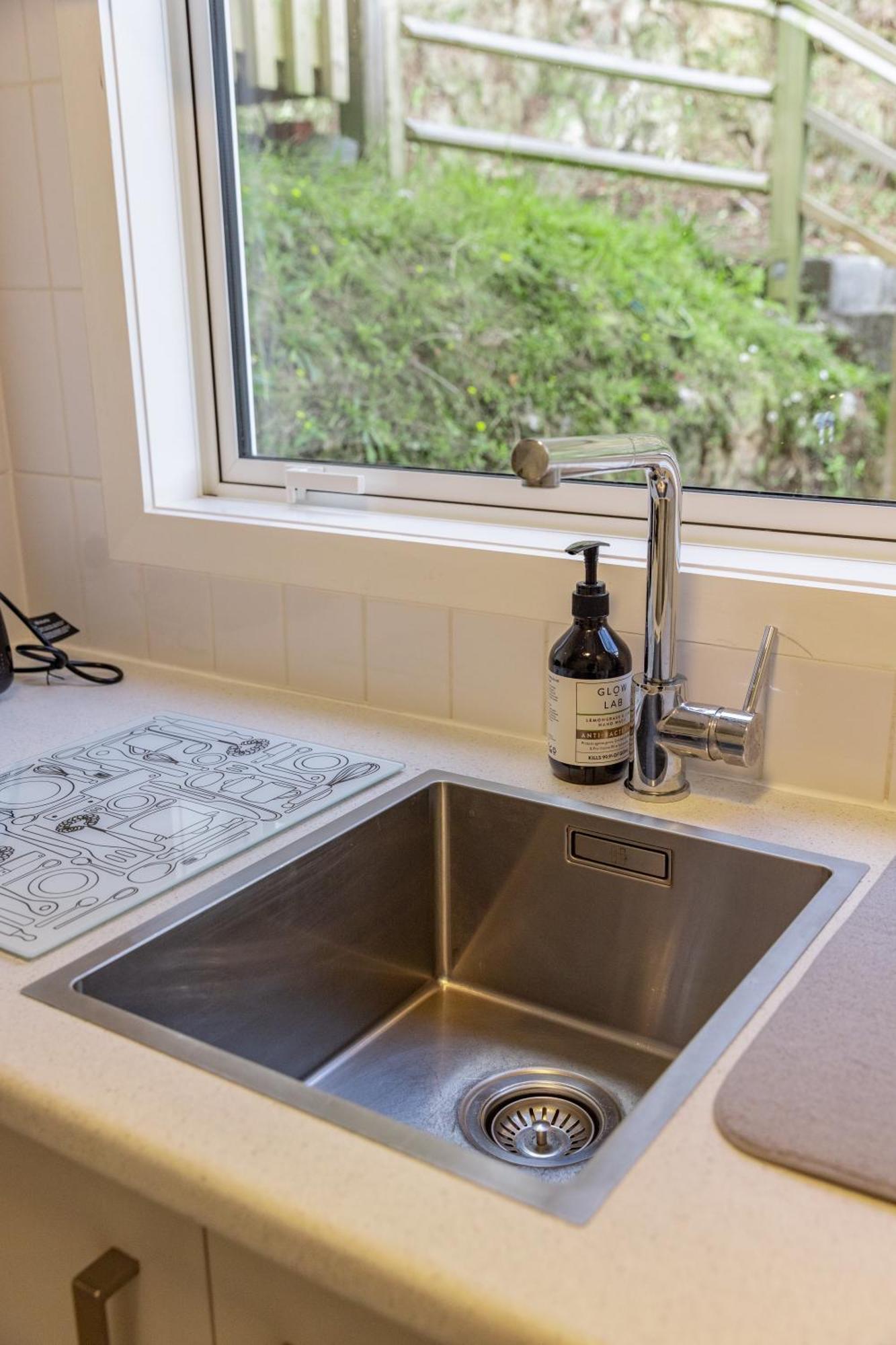Back Garden Flat With Free On Street Parking And Fiber Wifi - 15 Mins To Ferry, Stadium, Cbd Wellington Exterior foto